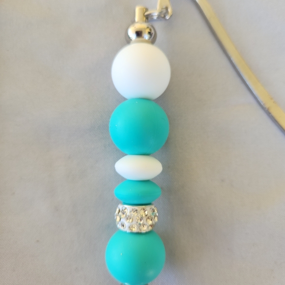 TEACHER'S PET 🍎BEADED PEN & BOOKMARK SET📚 - Picture 3 of 4